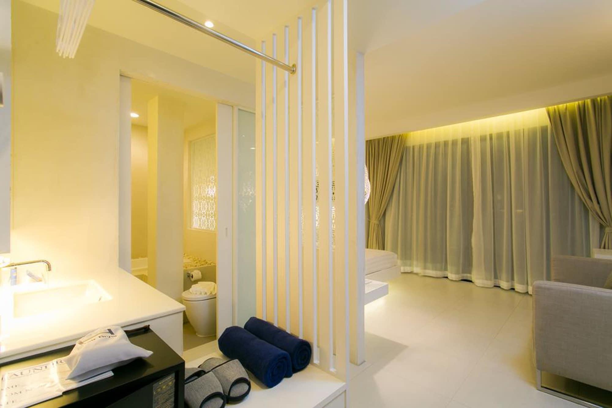 The House Patong Hotell Exteriör bild
