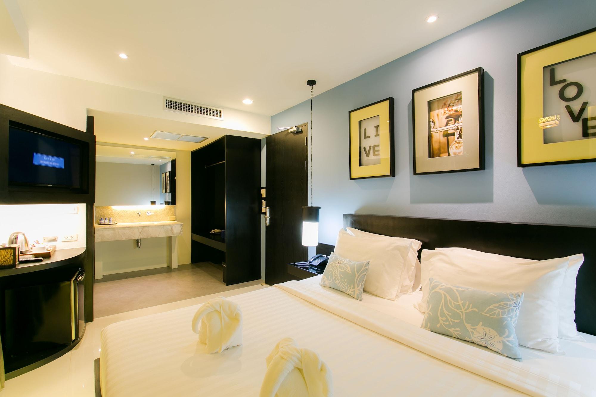 The House Patong Hotell Exteriör bild