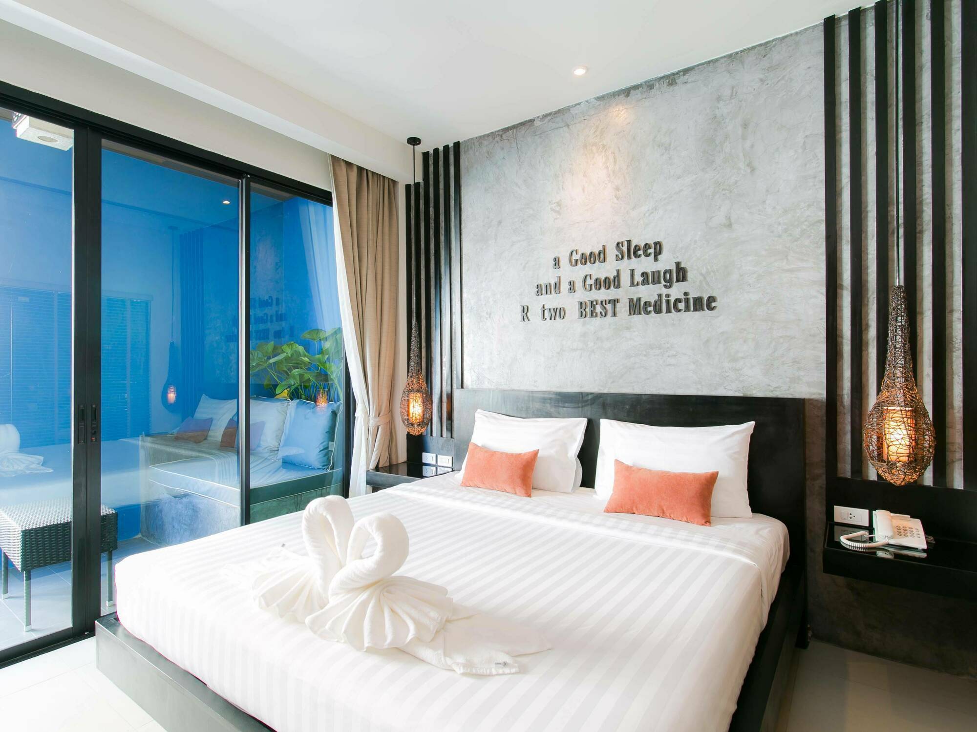 The House Patong Hotell Exteriör bild