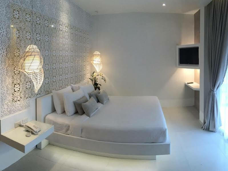 The House Patong Hotell Exteriör bild