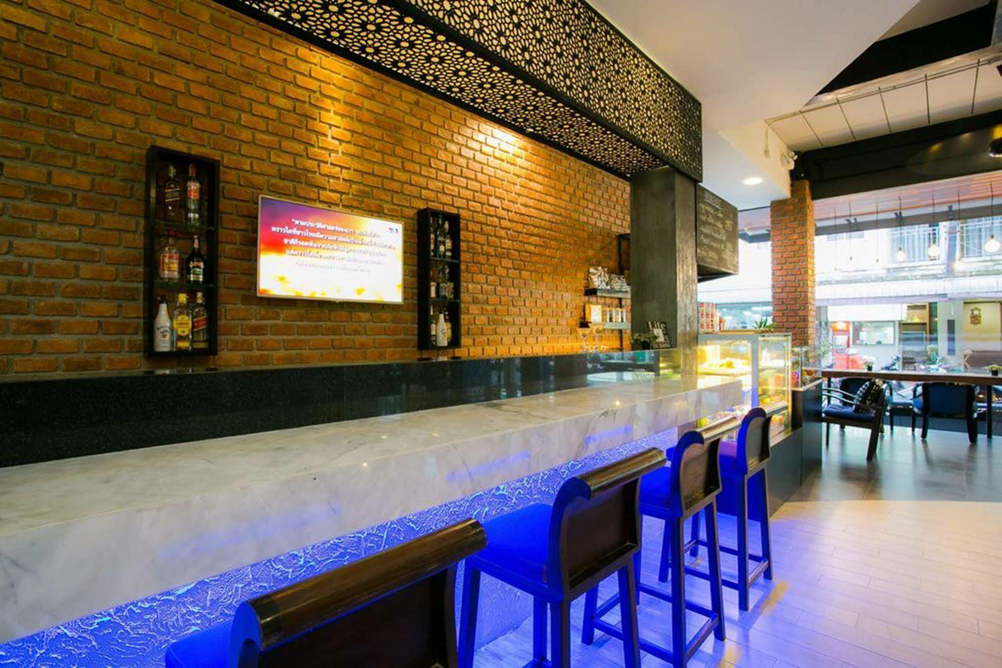 The House Patong Hotell Exteriör bild